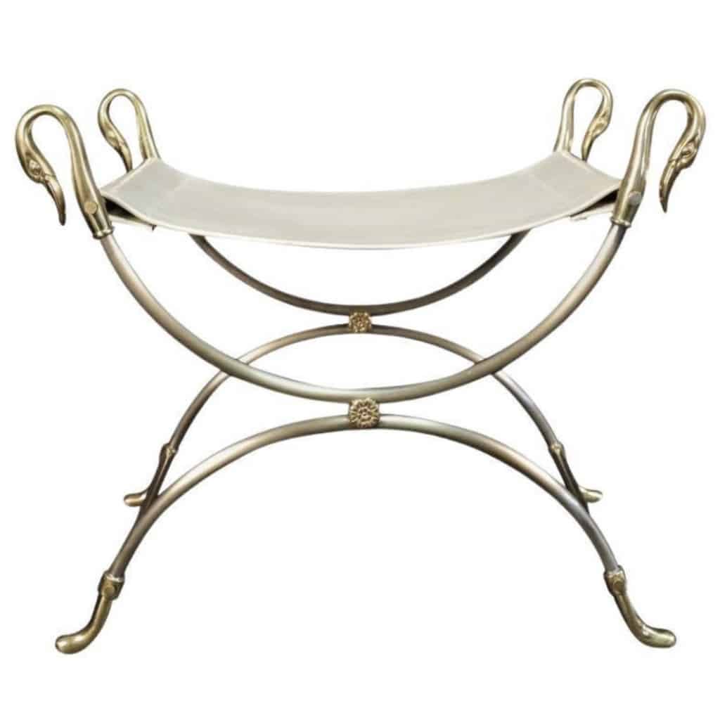 1970 Tabouret curule en bronze doré et argenté modèle « Swans » de la Maison Charles. 