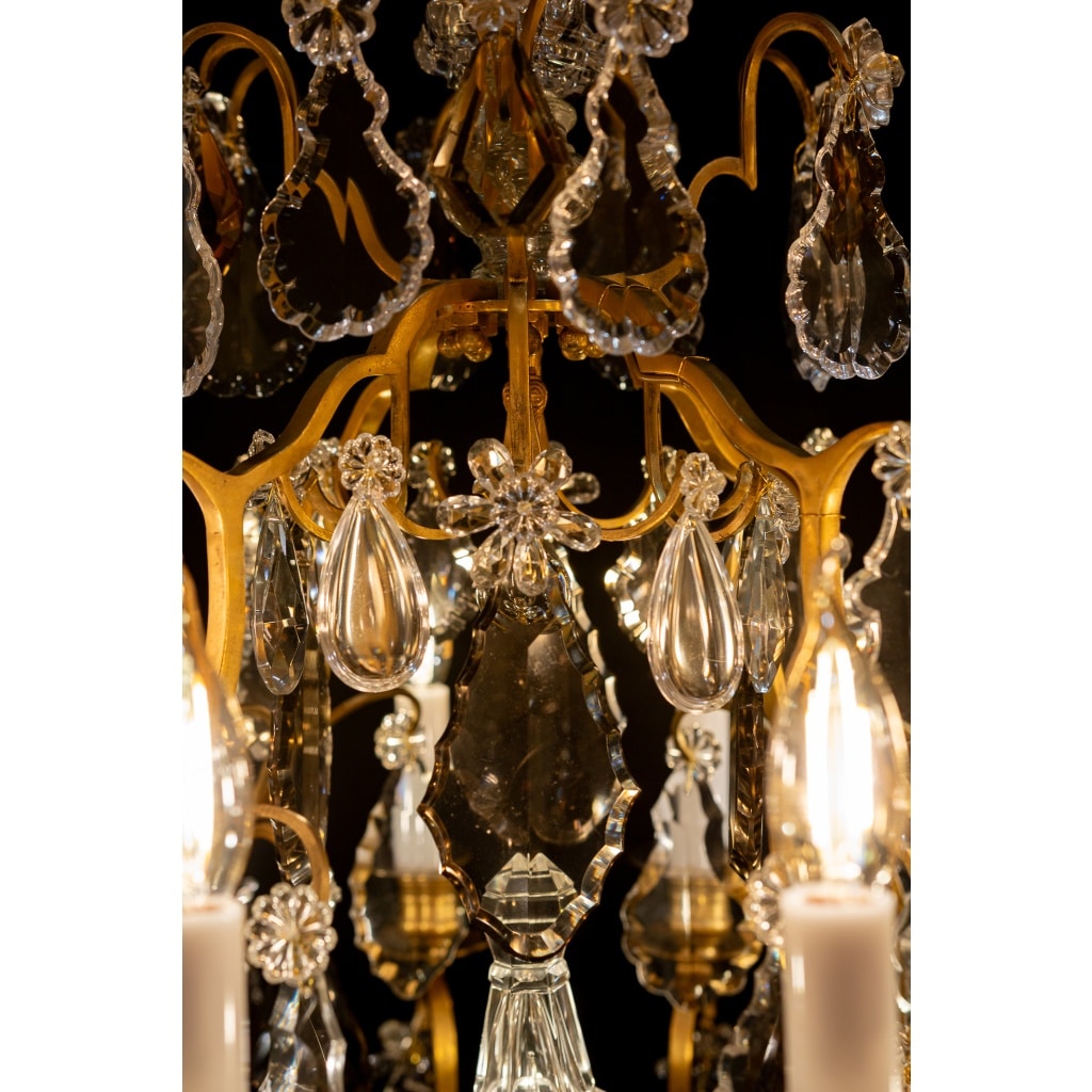 Lustre de style Louis XV en bronze doré et décor de cristal taillé signé par les Cristalleries de Baccarat vers 1890 