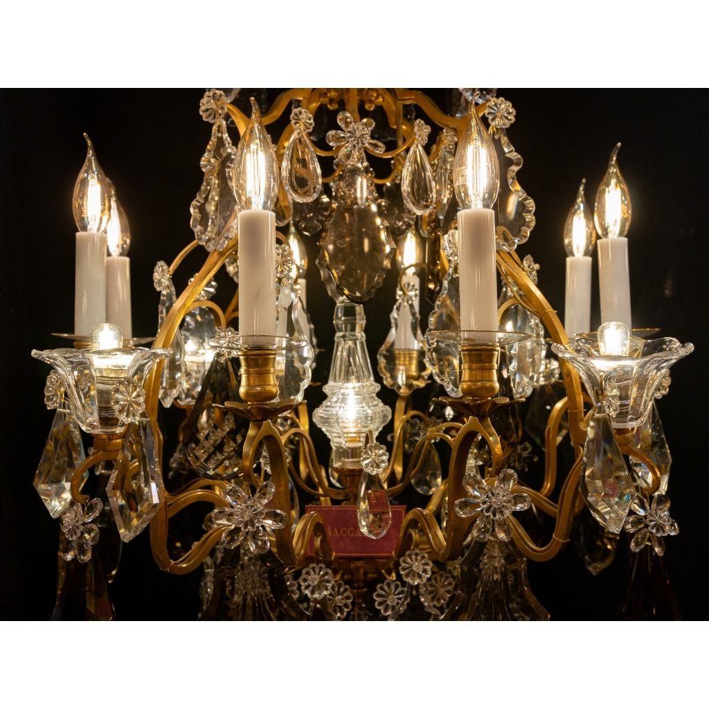 Lustre de style Louis XV en bronze doré et décor de cristal taillé signé par les Cristalleries de Baccarat vers 1890 