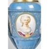 Paire de vases couverts en porcelaine de Sèvres, XIXème siècle, époque Napoléon III. 