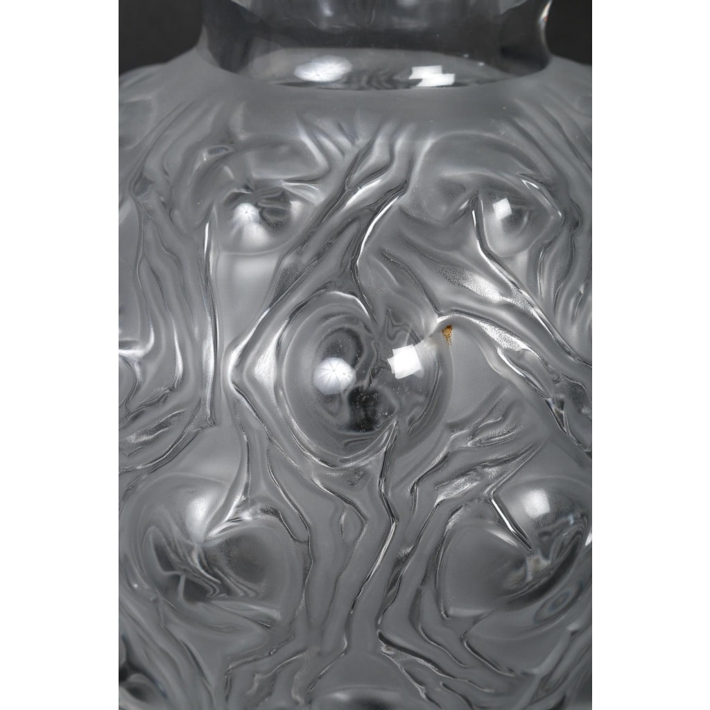 Maison Lalique France Vase Modèle "Epine" 