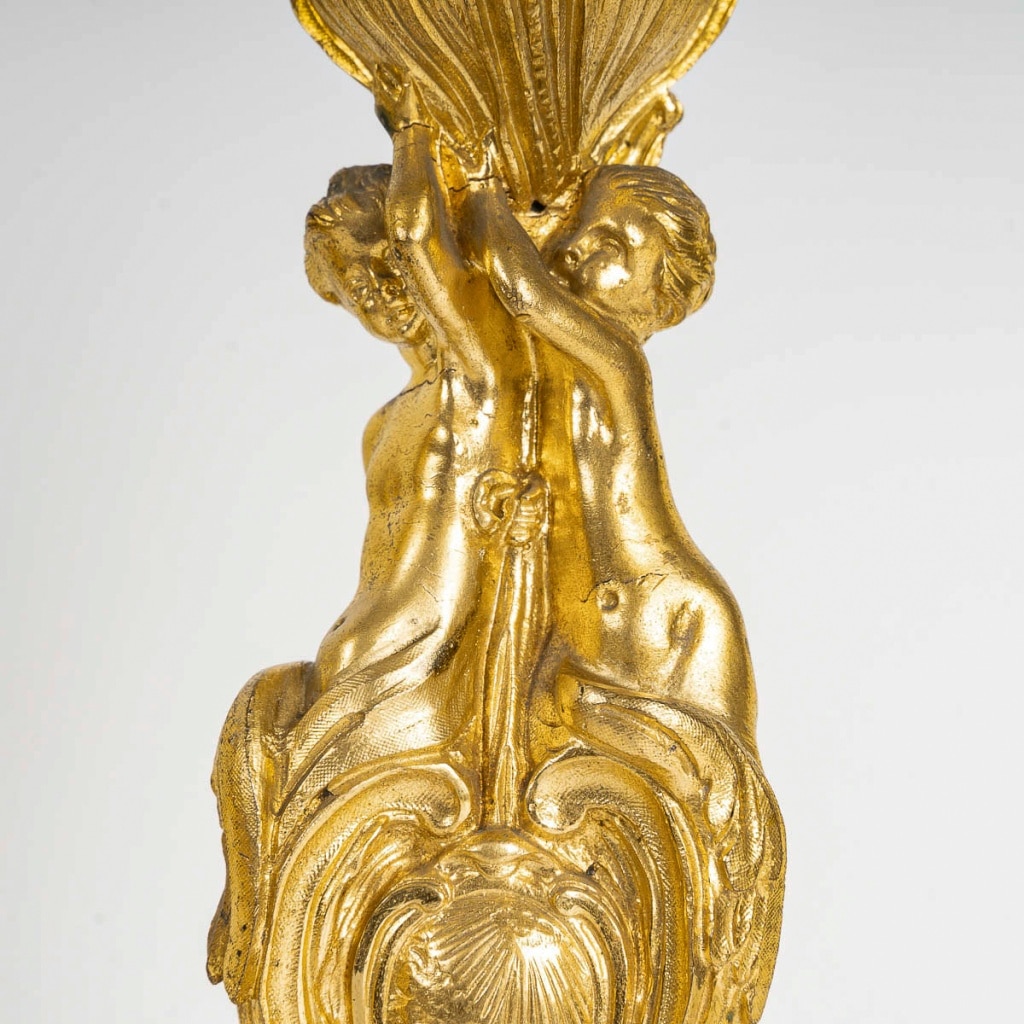 D’après Juste-Aurèle Meissonnier Paire de flambeaux en bronze ciselé et doré dans le style Louis XV Circa 1880 