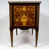 Commode sauteuse à ressaut à marqueterie d’instruments de musique, époque Louis XVI vers 1780 