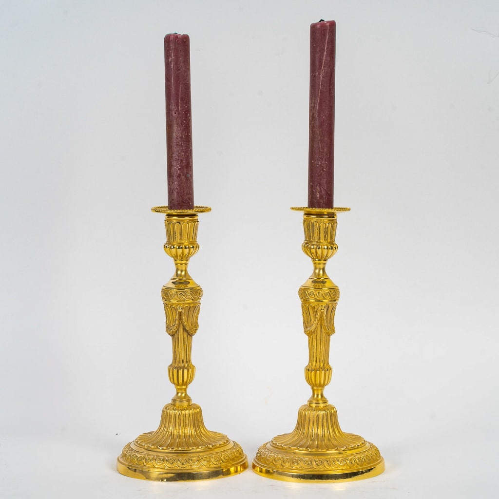 Paire de flambeaux en bronze ciselé et doré époque Louis XVI vers 1780 