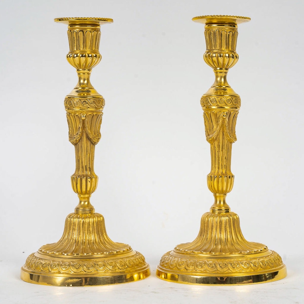 Paire de flambeaux en bronze ciselé et doré époque Louis XVI vers 1780 