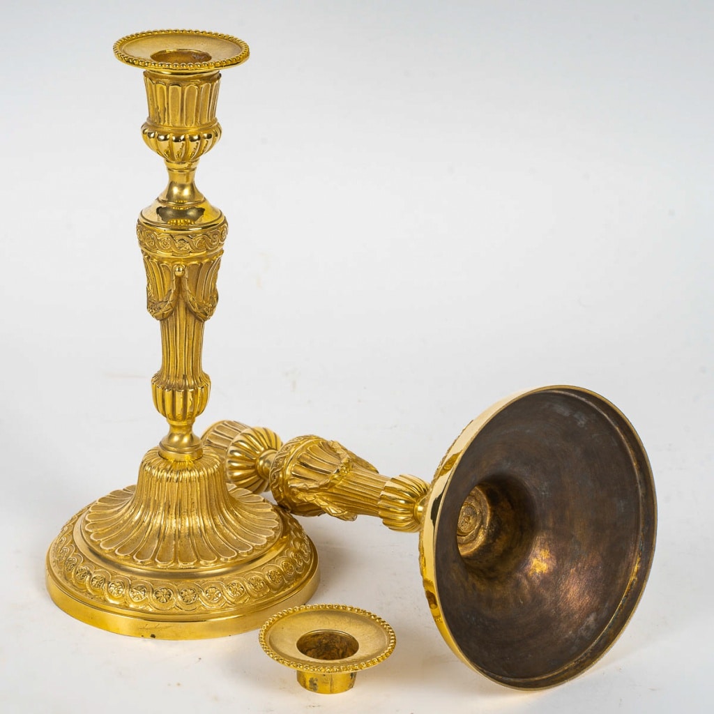 Paire de flambeaux en bronze ciselé et doré époque Louis XVI vers 1780 