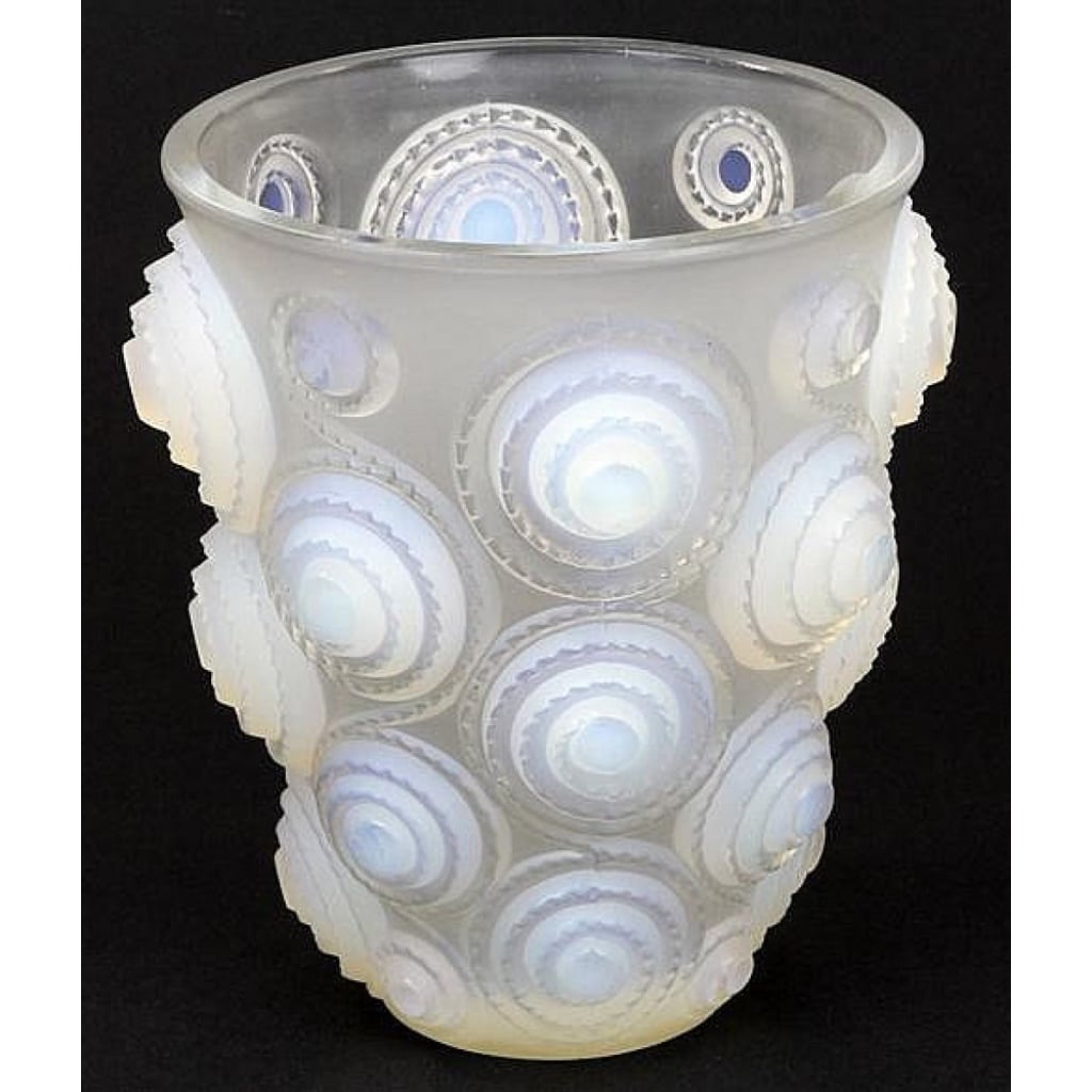 René Lalique, vase "Spirales" verre opalescent. 