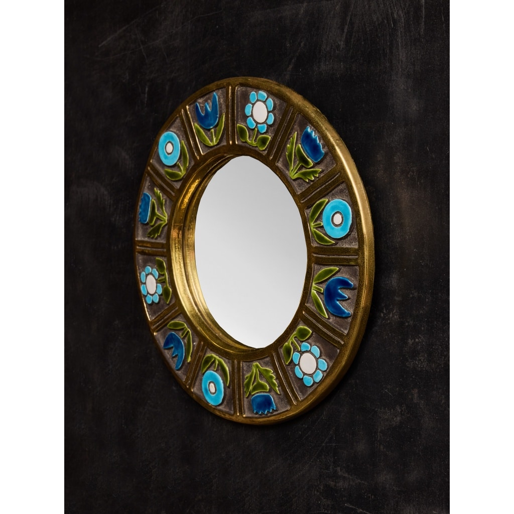 Round Mithe Espelt Ceramic Mirror with Blue Flower Decors 