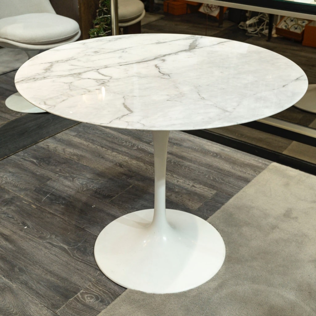 Eero Saarinen & Knoll : Table « Tulip » calacatta 91 cm 