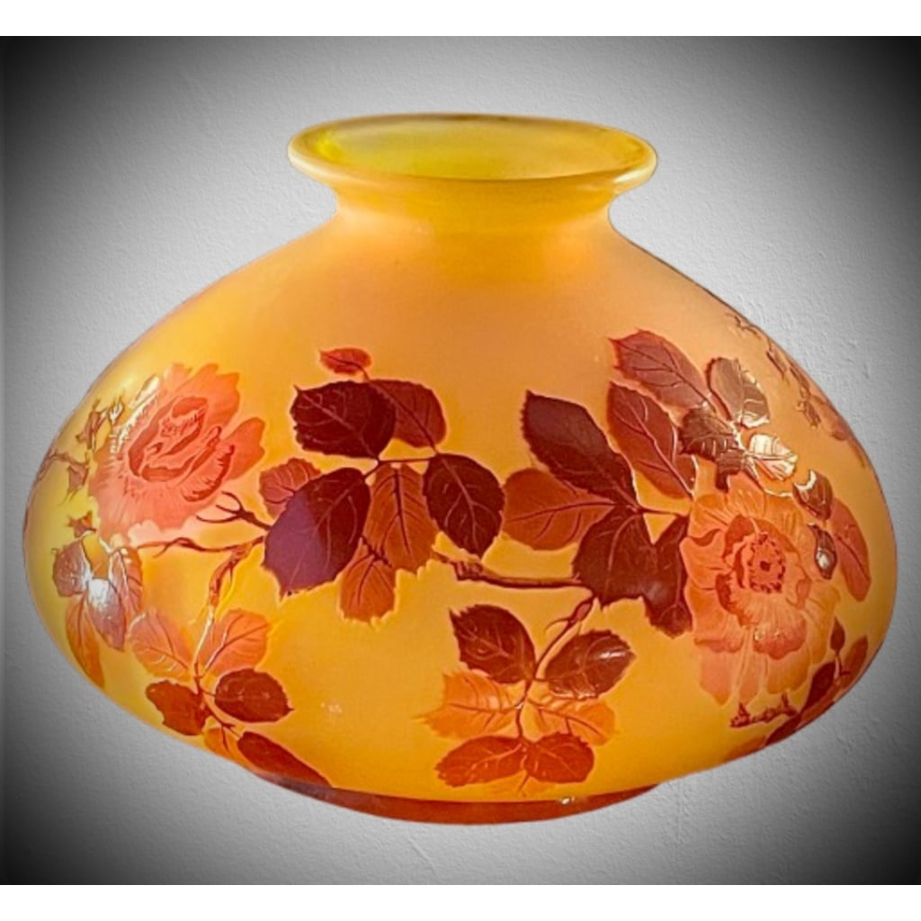 EMILE GALLÉ VASE A DECOR DE ROSES 