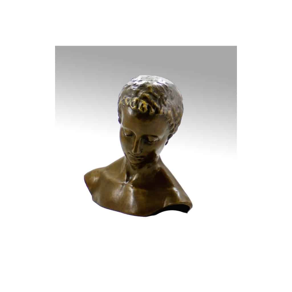 Sculpture d’un visage tête incliné en bronze patiné, Art contemporain, XXIème siècle. 