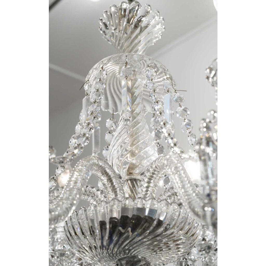 Lustre à six bras de lumière et deux appliques en cristal signé Baccarat, XXème 