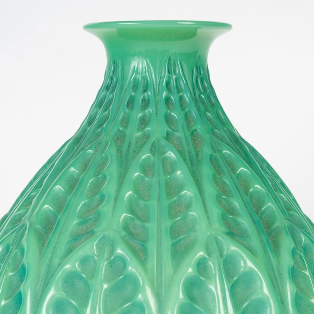 Vase "Malesherbes" verre vert jade patiné vert de René LALIQUE 