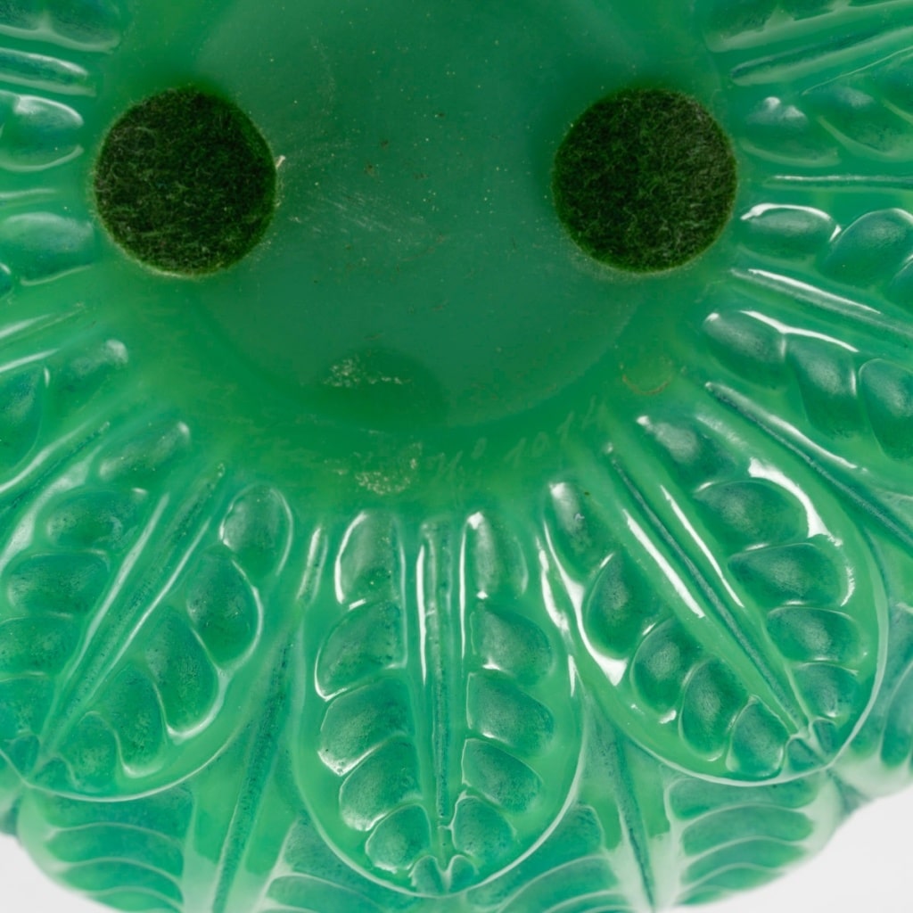 Vase "Malesherbes" verre vert jade patiné vert de René LALIQUE 