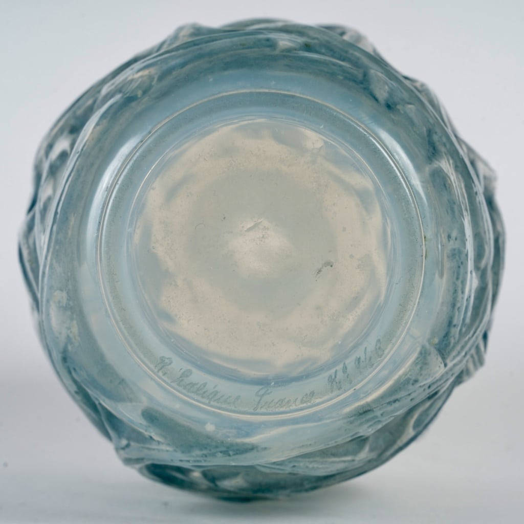 Vase "Ronces" verre opalescent patiné bleu de René LALIQUE 