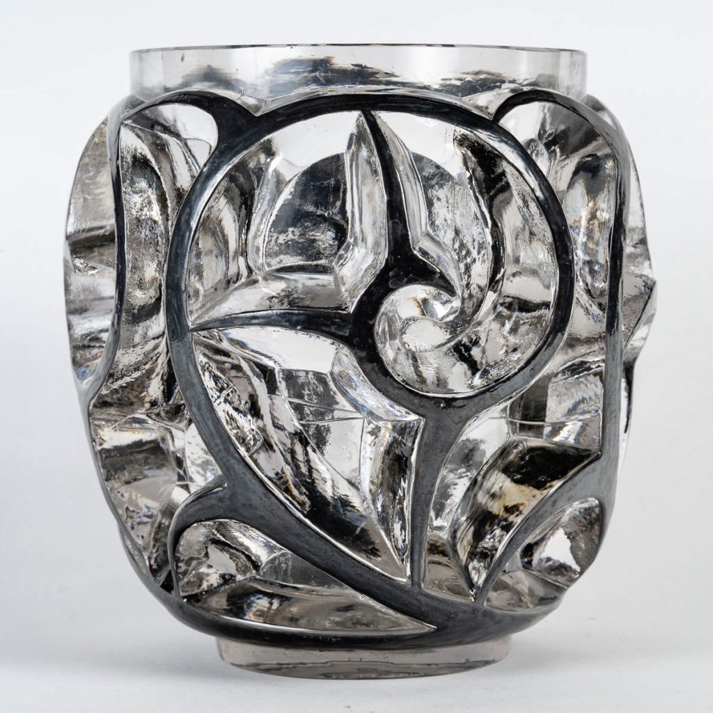 Vase "Tourbillons" verre blanc émaillé noir de René LALIQUE 