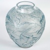 Vase "Archers" verre blanc patiné bleu de René LALIQUE 