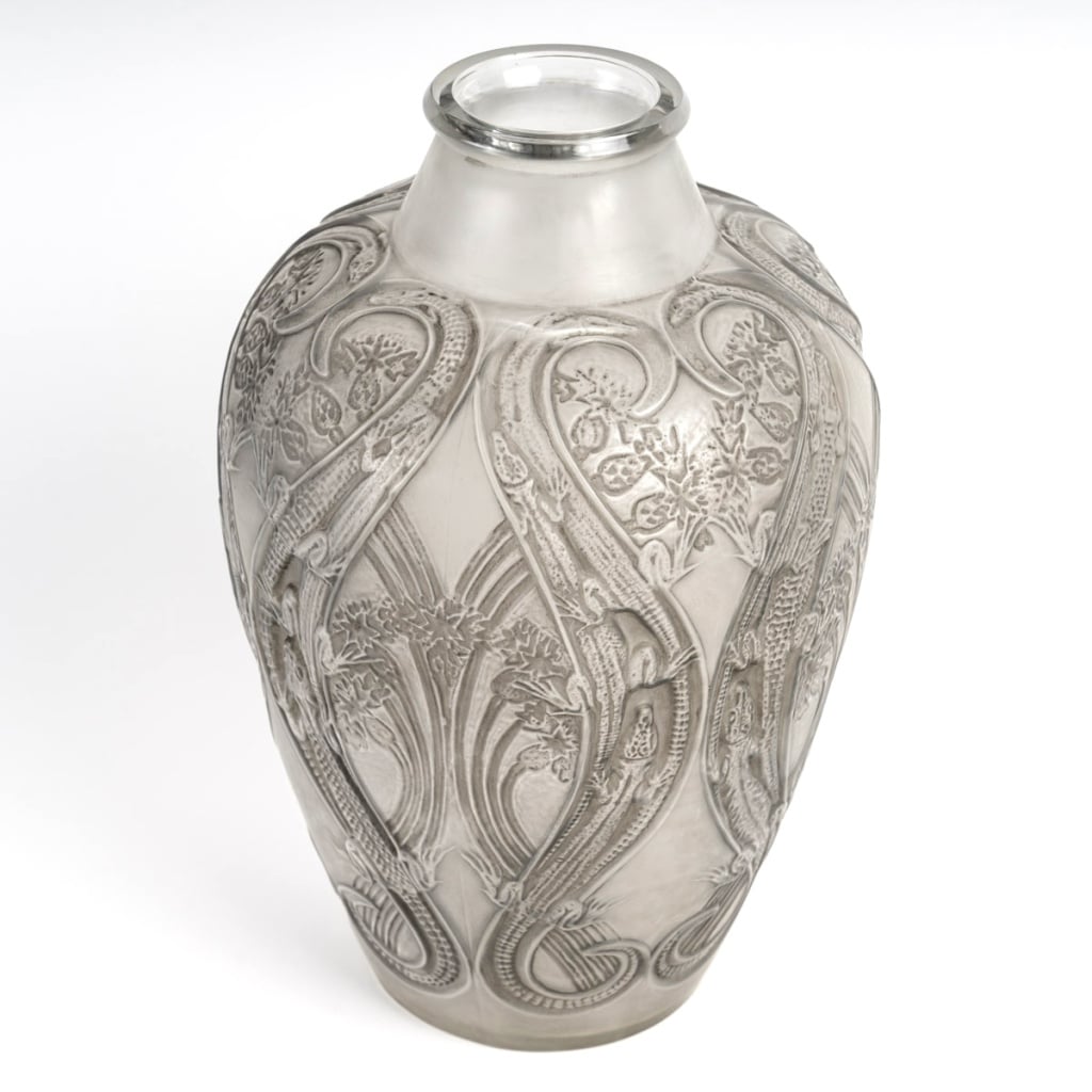 Vase « Lézards et Bluets » verre blanc patiné sépia de René LALIQUE 