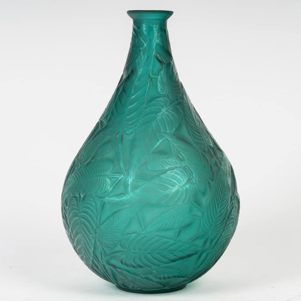 René LALIQUE -1923- Vase "SAUGE" teinté Vert émeraude 