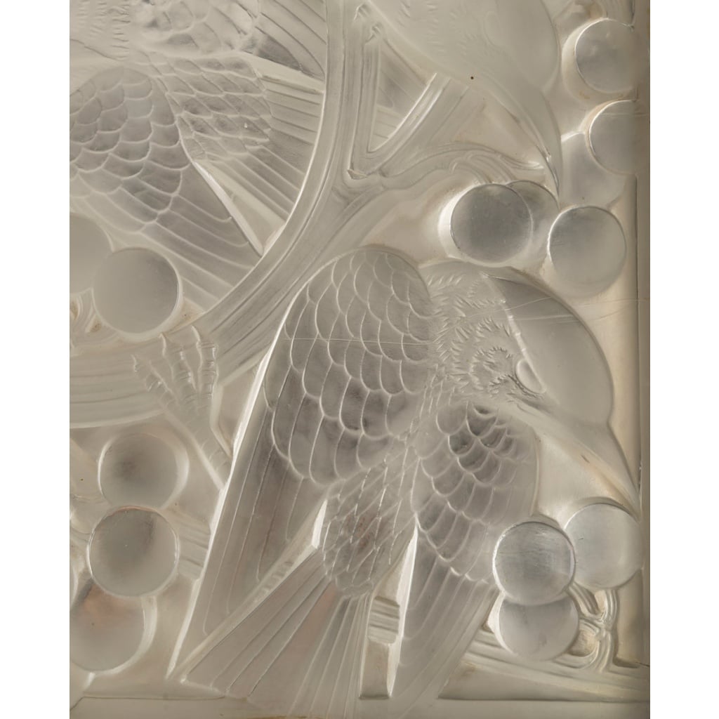 RENE LALIQUE PANNEAU DECORATIF 'MERLES ET RAISINS', MODELE CREE en 1928 