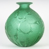 René LALIQUE -1929, Vase « Milan ». Epreuve en verre teinté vert 