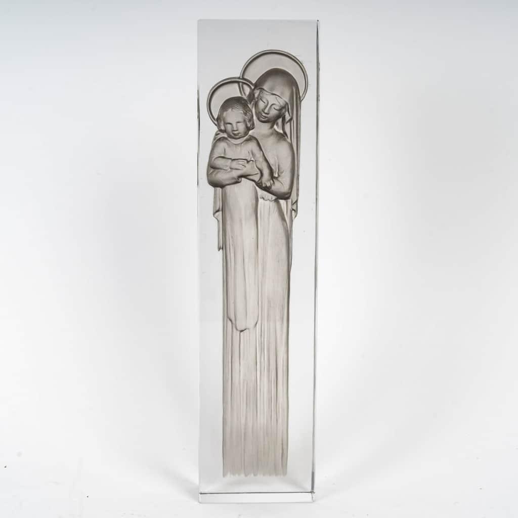 Statuette "Vierge à l'Enfant" verre blanc patiné gris de René LALIQUE 