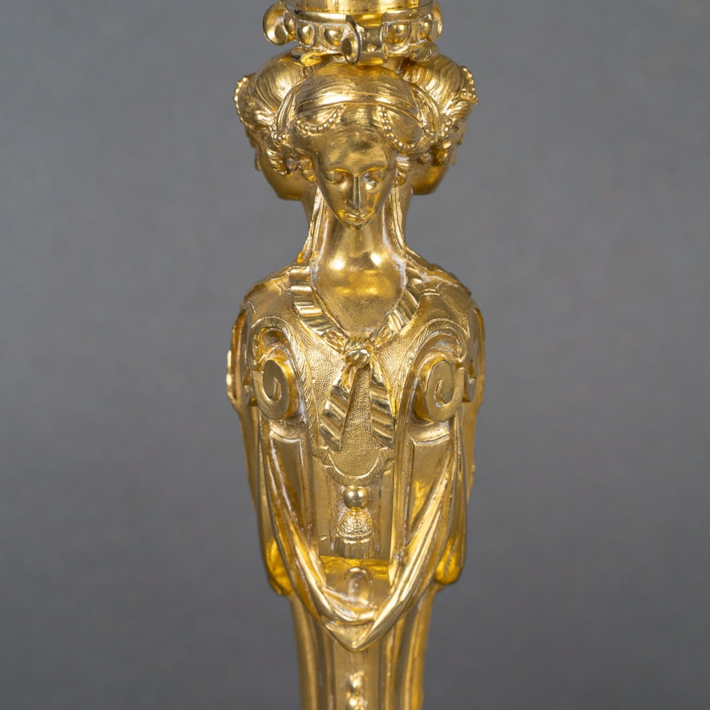 Paire de Flambeaux aux Vestales Style Louis XVI en Bronze Ciselé et Doré, XIXe Siècle vers 1850 