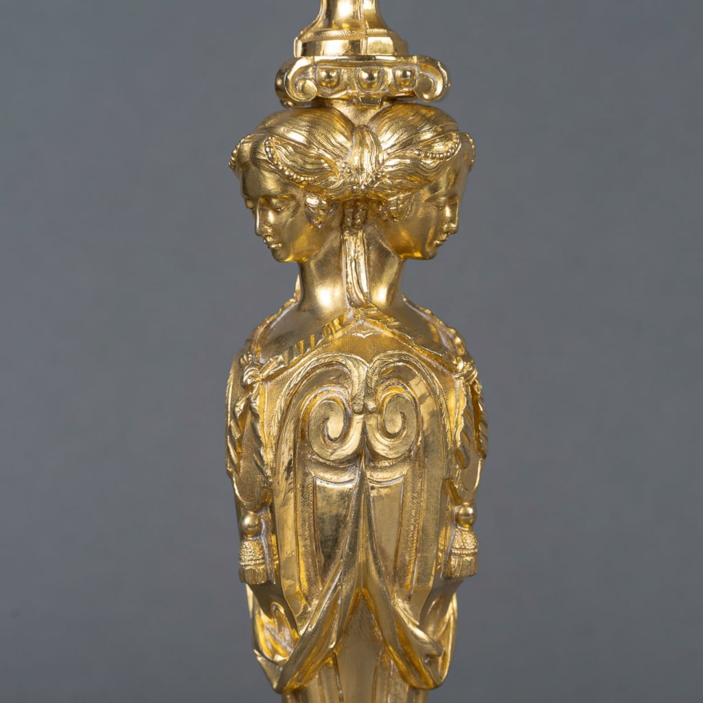 Paire de Flambeaux aux Vestales Style Louis XVI en Bronze Ciselé et Doré, XIXe Siècle vers 1850 