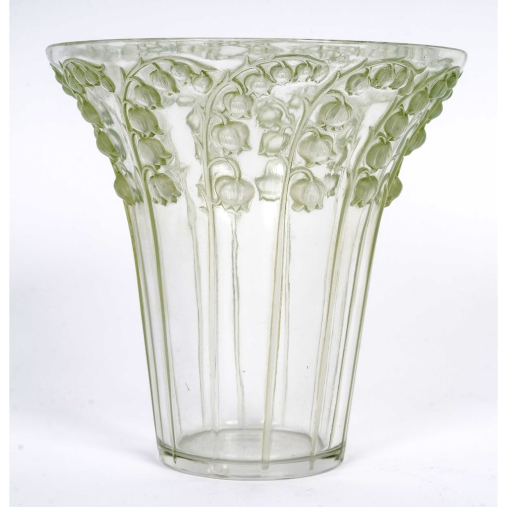 Vase "Muguet" verre blanc patiné vert de René LALIQUE 