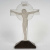 Statuette "Crucifix - Christ" verre blanc patiné gris de René LALIQUE 