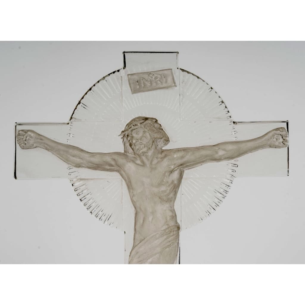 Statuette "Crucifix - Christ" verre blanc patiné gris de René LALIQUE 