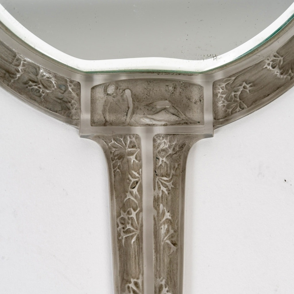 Miroir à Main "Narcisse Couché" verre blanc patiné gris de René LALIQUE 