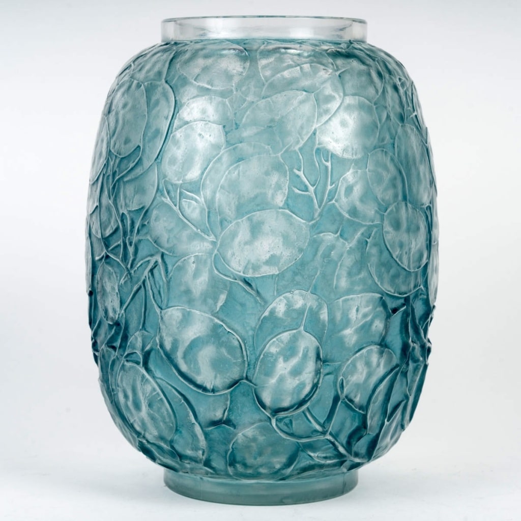 Vase "Monnaie Du Pape" verre blanc patiné bleu turquoise de René LALIQUE 