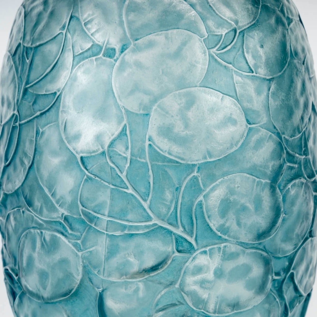 Vase "Monnaie Du Pape" verre blanc patiné bleu turquoise de René LALIQUE 