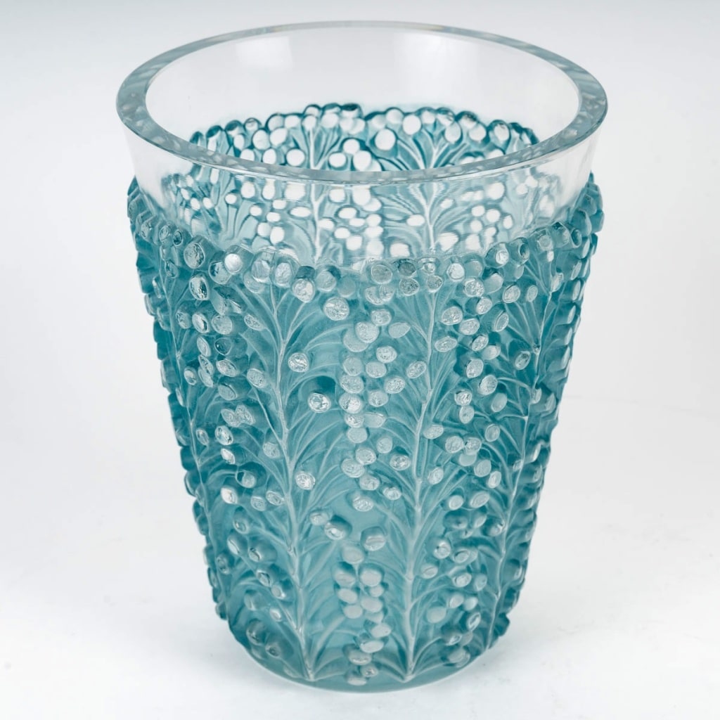 Vase "Saint Tropez" verre blanc patiné bleu de René LALIQUE 