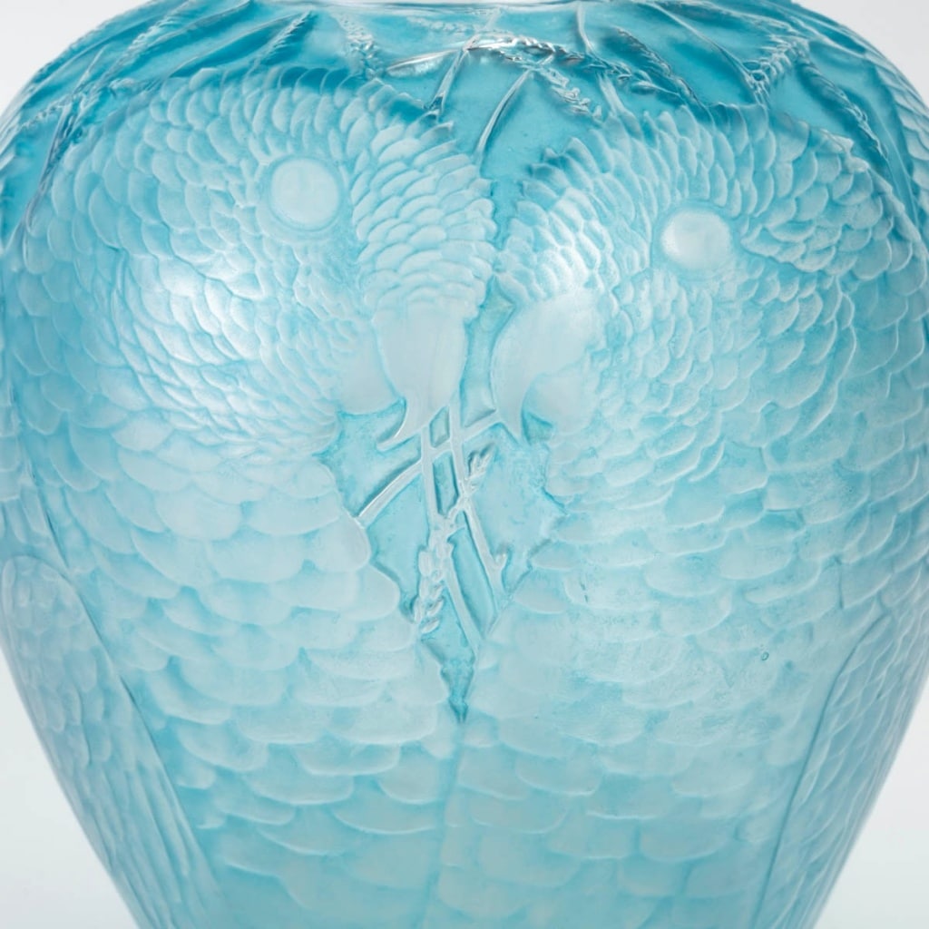 Vase "Alicante" verre blanc patiné bleu électrique de René LALIQUE 