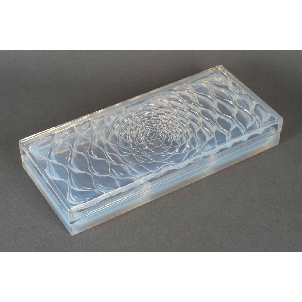 René Lalique (1861-1945) « Abduhla » Rare boîte à cigarettes en verre opalescent 1934 