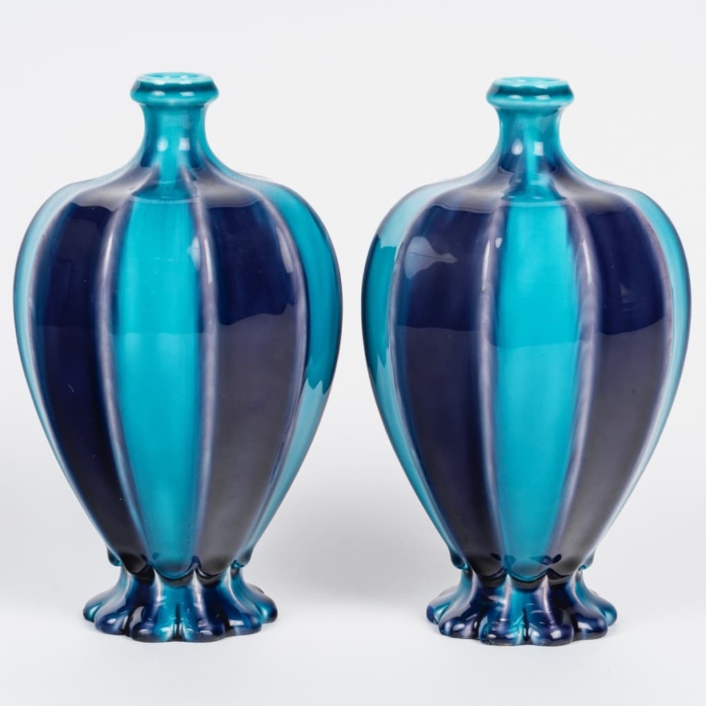 Théodore Deck (1823-1891) Rare Paire de Vases en Faïence Émaillée, circa 1875 